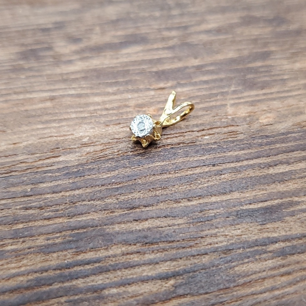 Authentic diamond chip clawfoot dainty‎ pendant estate